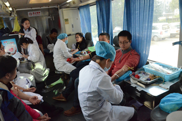 爱心飞扬.jpg 爱心飞扬.jpg