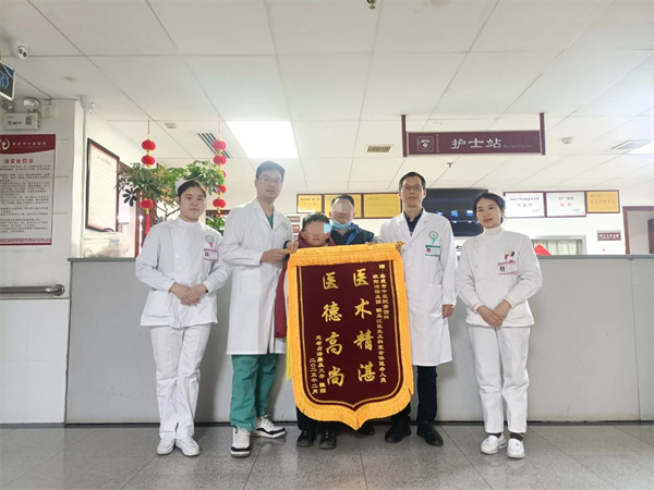 治骨折不开刀｜娄底市中医医院运用中医正骨手法巧治儿童桡骨远端骨骺骨折！