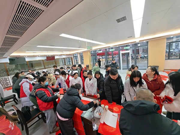 娄底市中医医院开展“杏林迎春，翰墨送福”主题党日活动